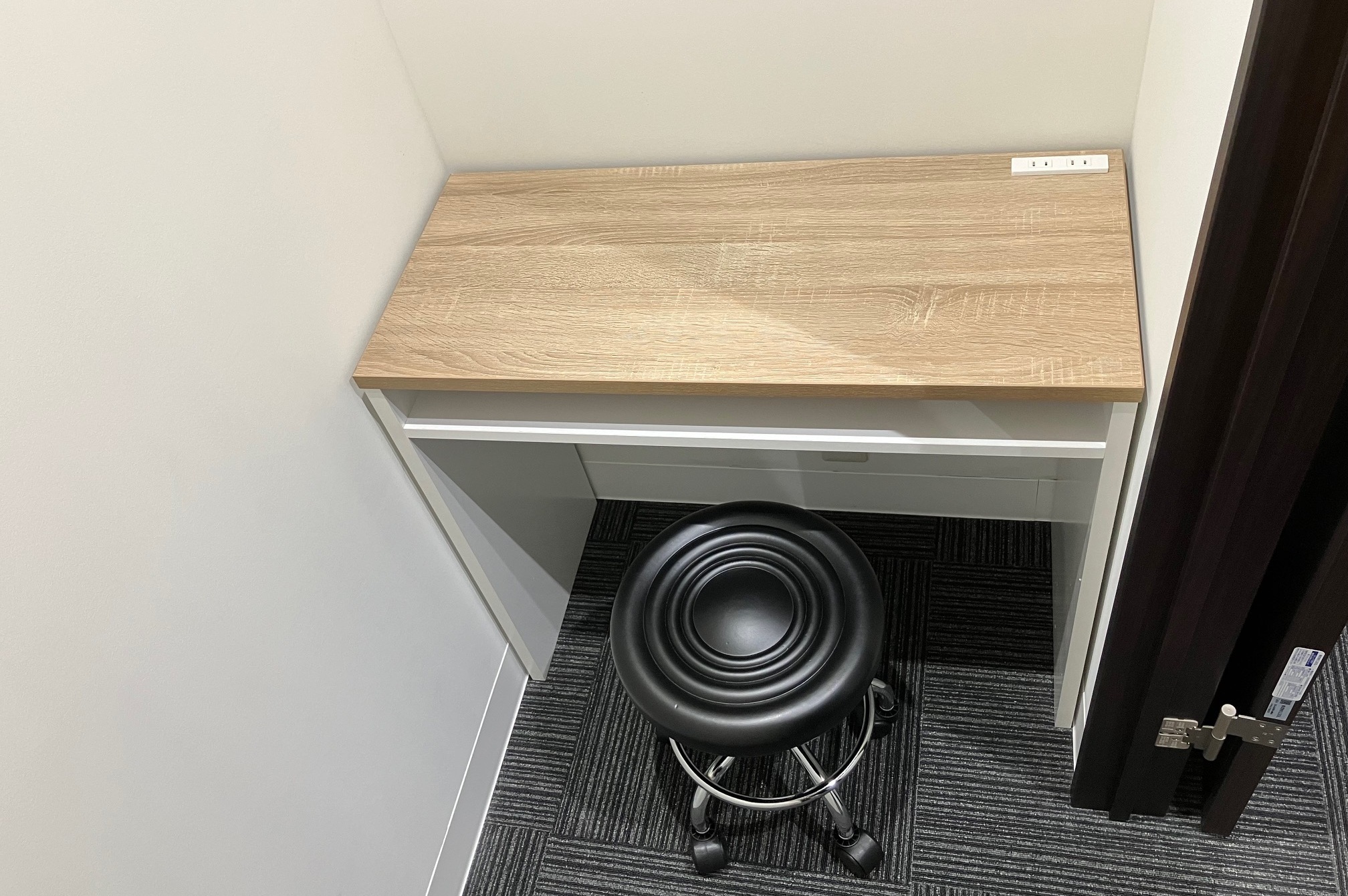 専有部_個室。家具付き、Wi-Fi完備です。