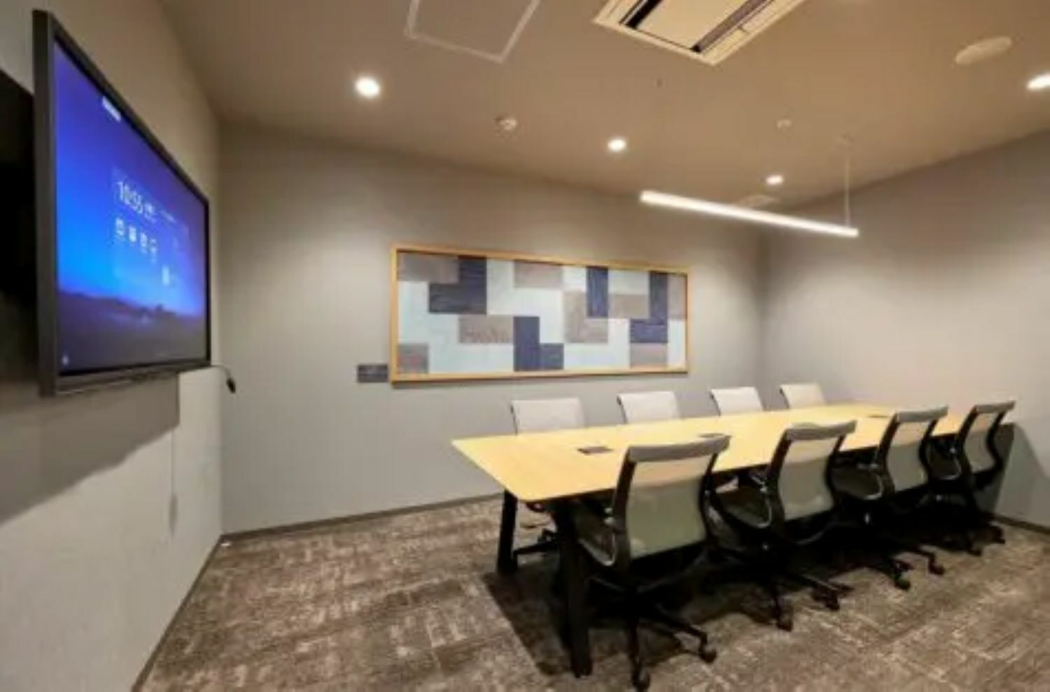 テレフォンブース/オープンスペースでのWEB会議に抵抗がある方や、面接・面談などの重要な場面にも安心できます©bizcomfort