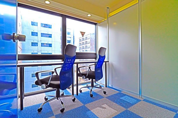 個室_リーズナブルな価格で24時間利用可能なプライベートオフィスを持つ事が出来ます