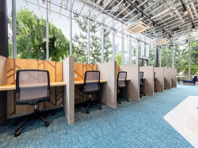 共有部_ワークブース。静かに集中して過ごしたい方におすすめです。※画像はイメージです。©bizcomfort