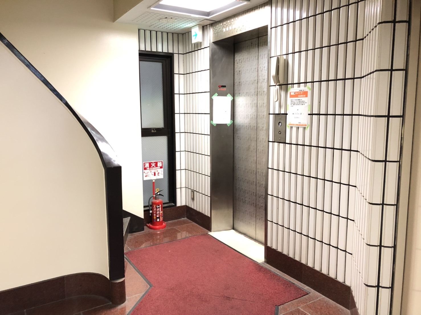 エントランス_建物に入ってすぐのところの写真です。
