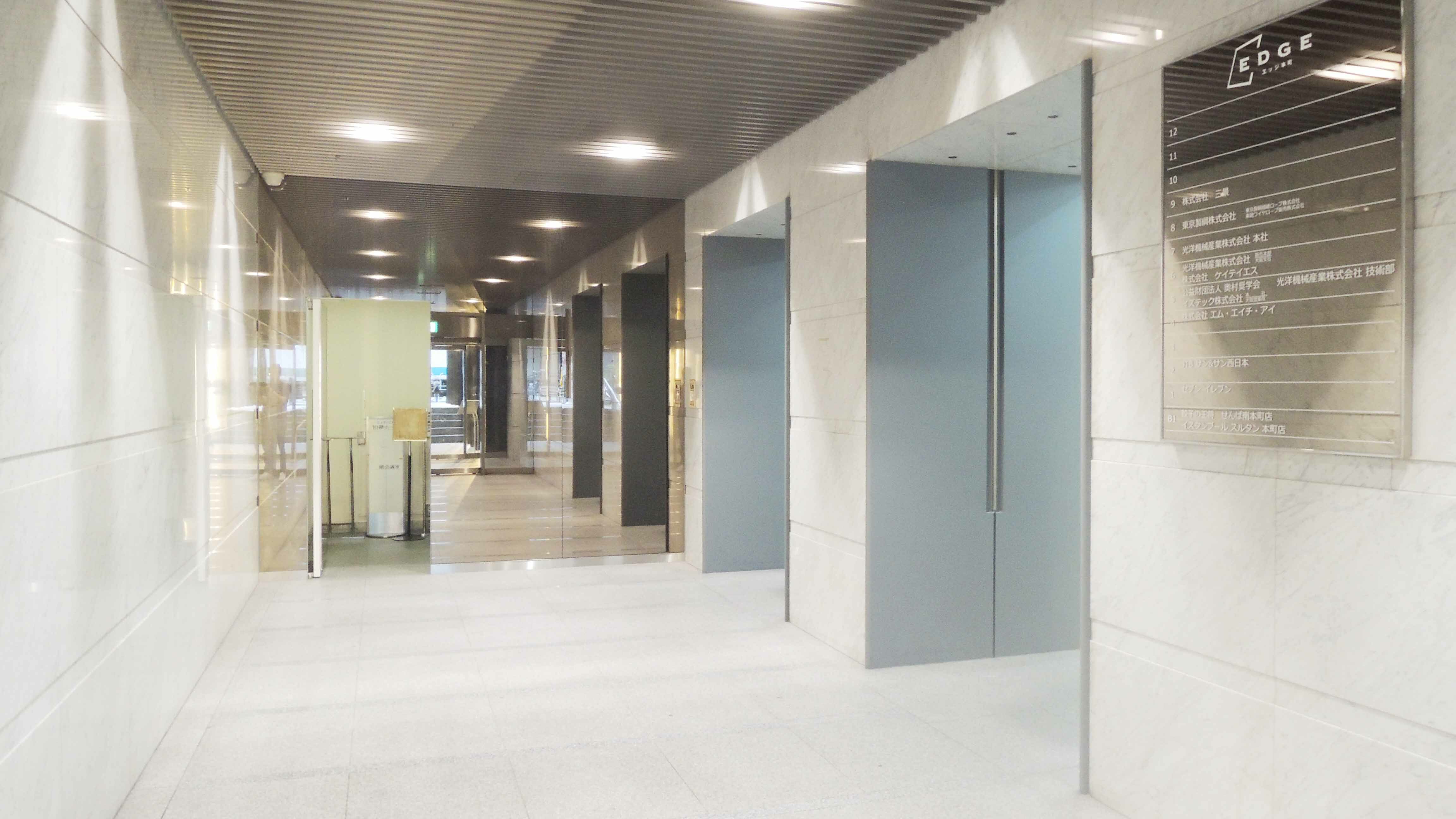 ビル1Fエレベーターホール