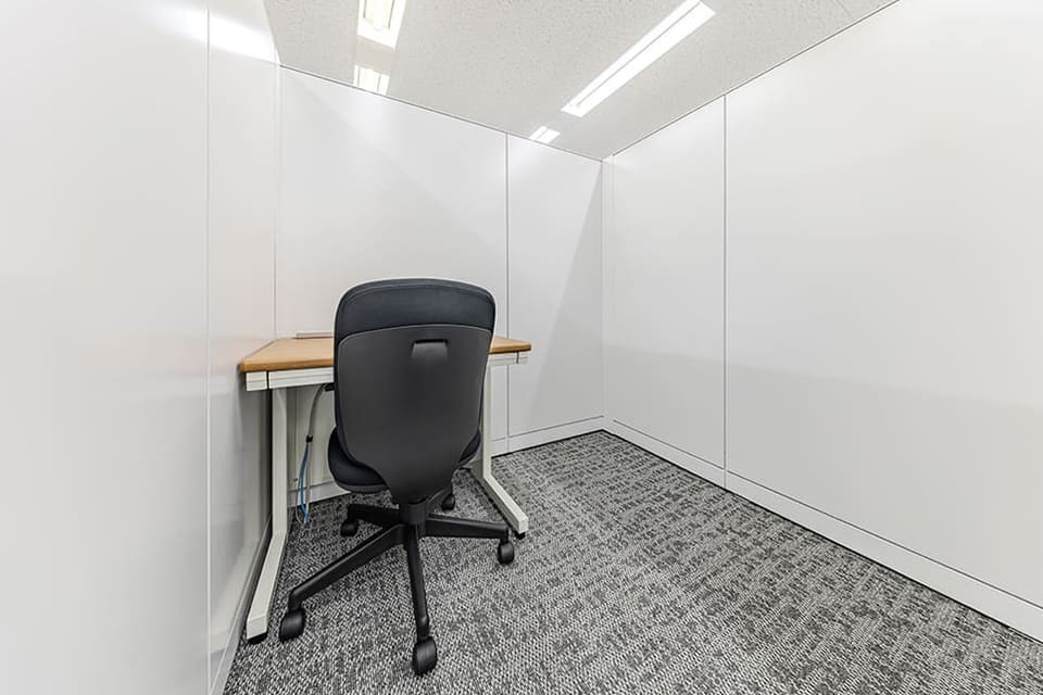 専有部_ブース個室。パーテーションで区切られた1～2名用の部屋です。