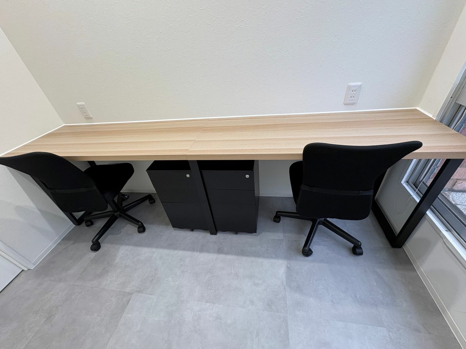 専有部_個室。家具、インターネット環境完備です。
