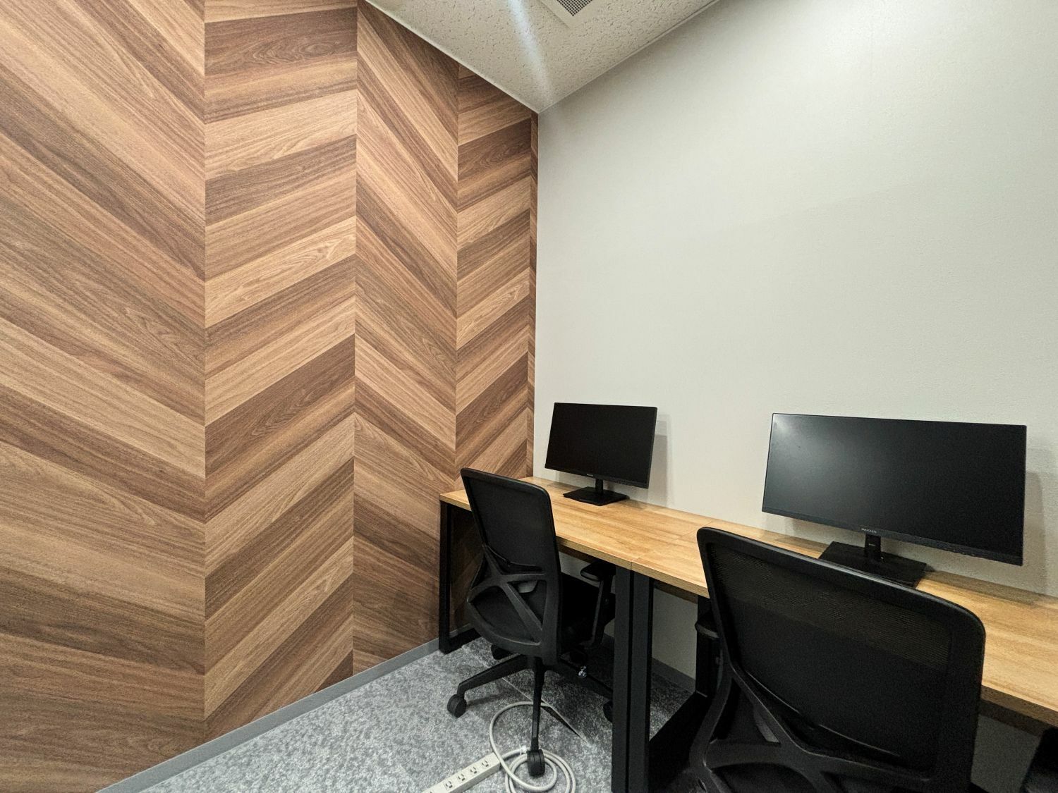 専有部_個室。家具、インターネット環境完備です。