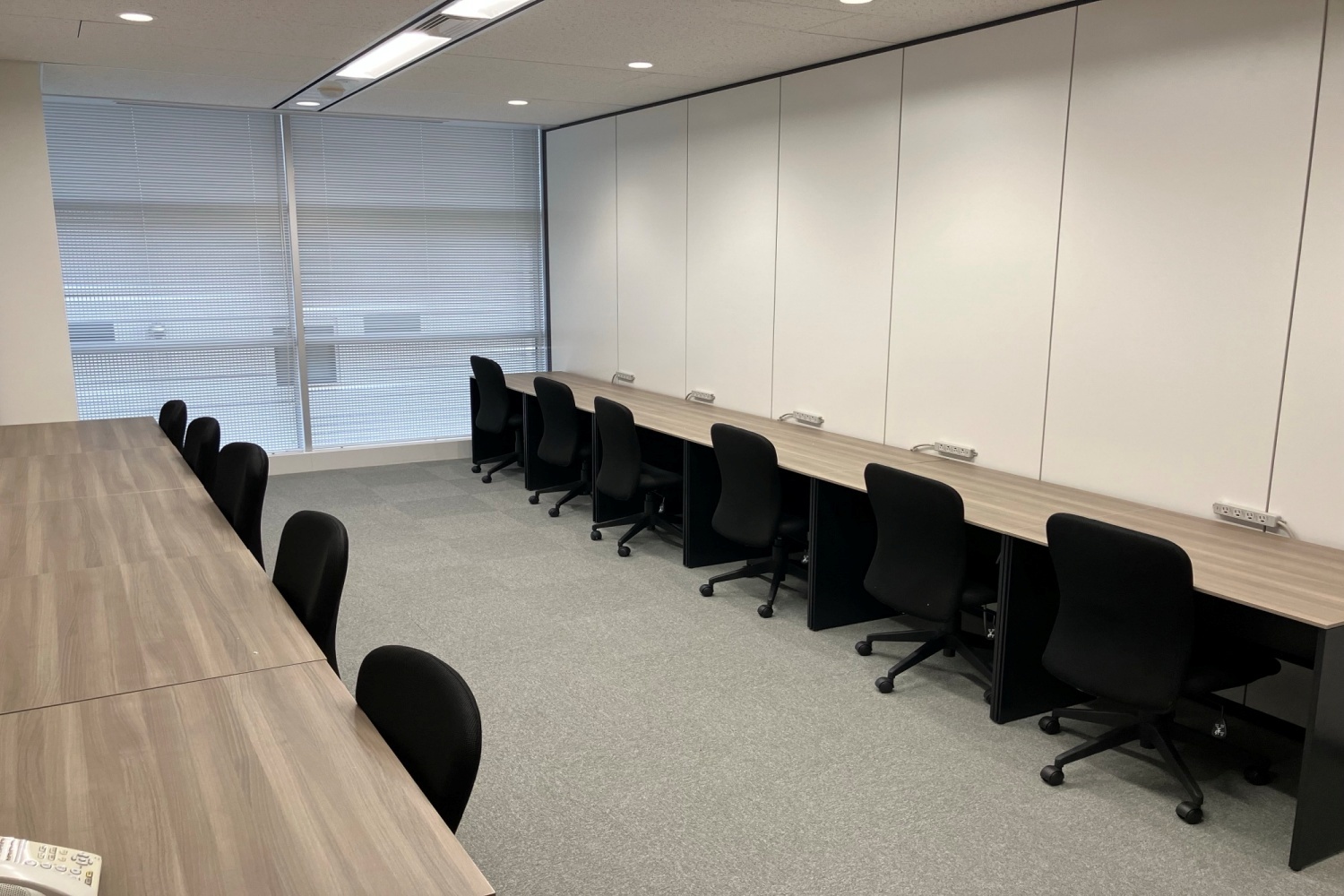 個室_11名用個室。働き方改革を進める大企業のサテライトオフィスとしても最適です。