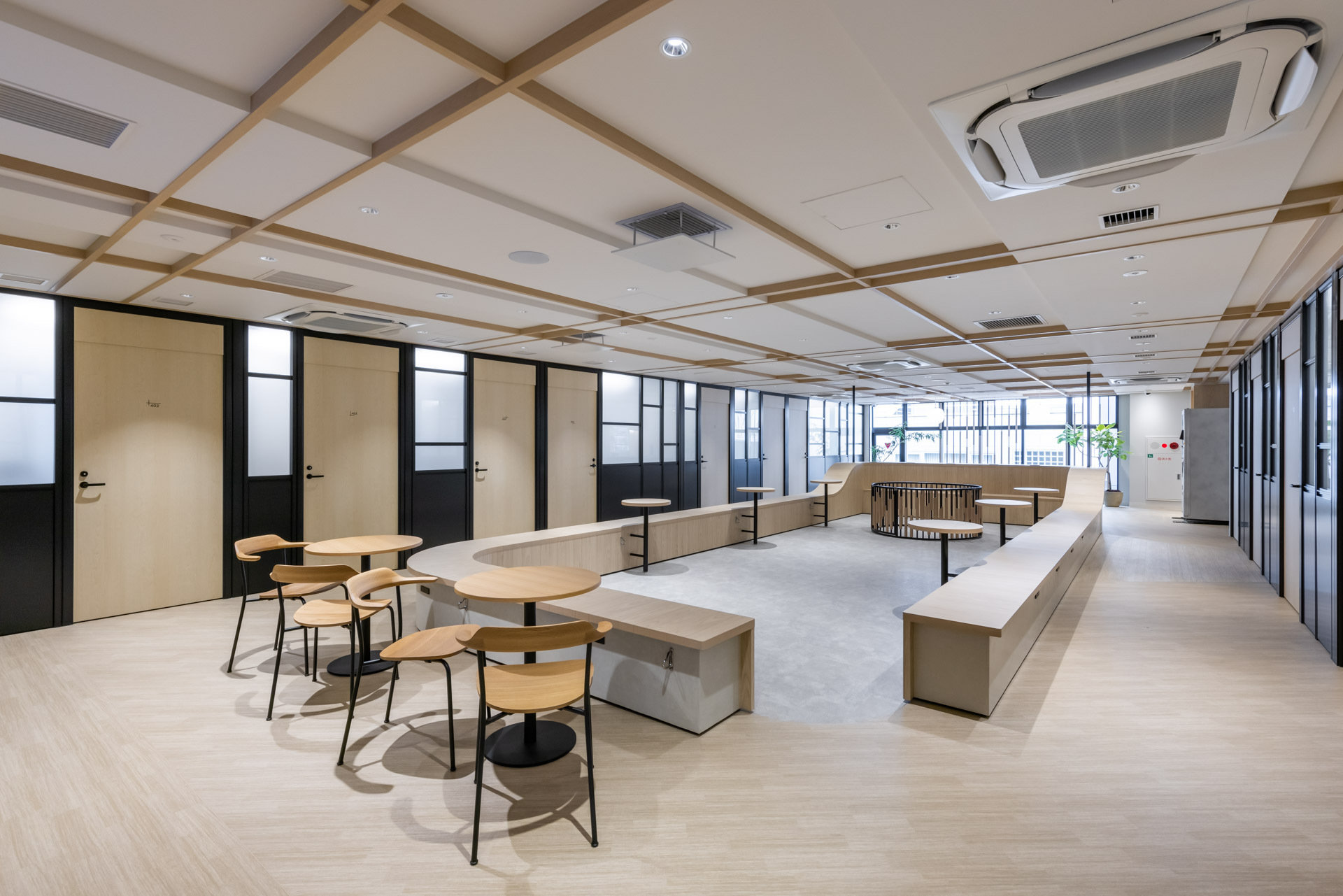 4F 共用ラウンジ