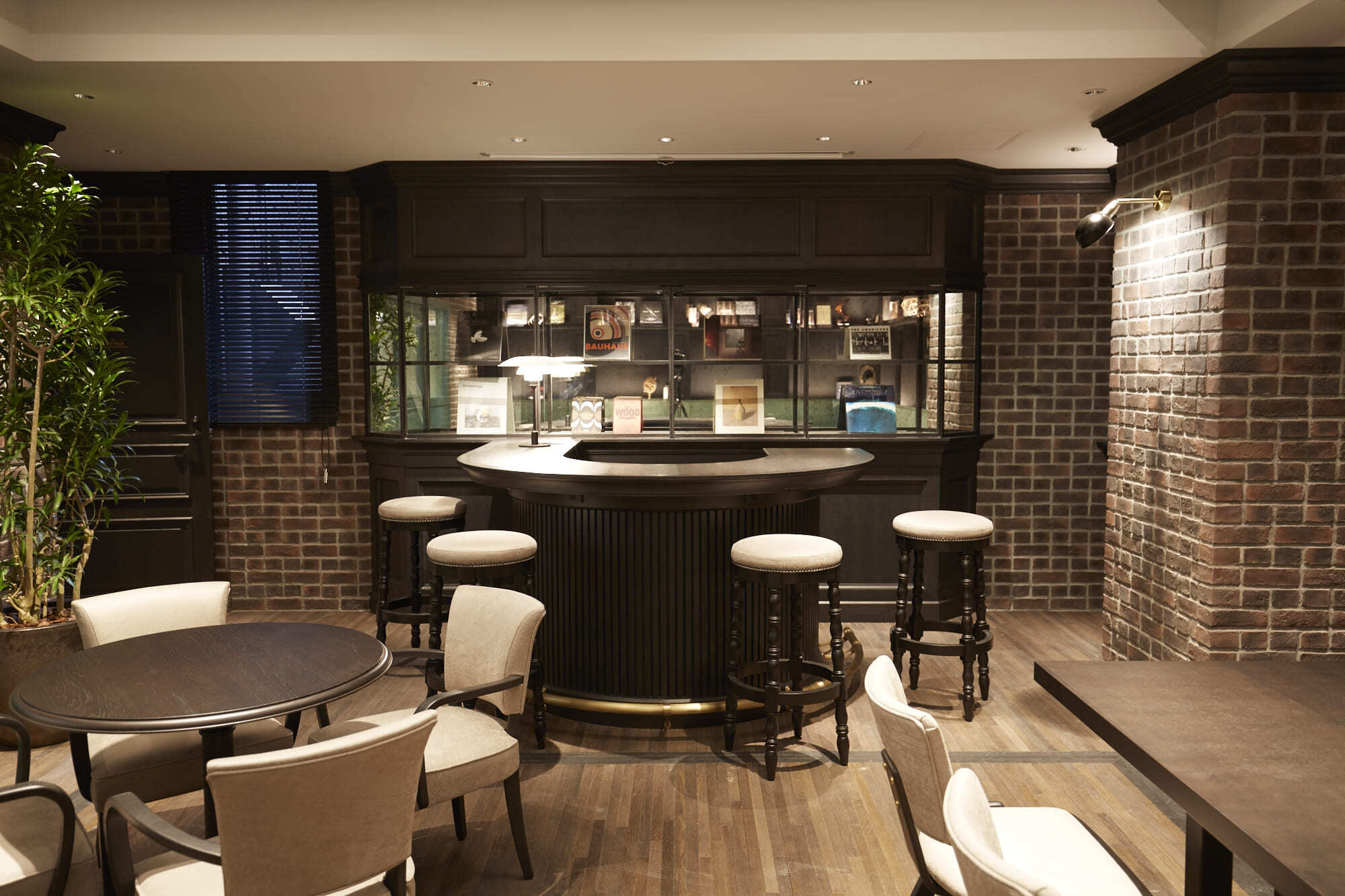 共用部_共用ラウンジは貸切利用も可能で、社内イベントやセミナーに最適です。