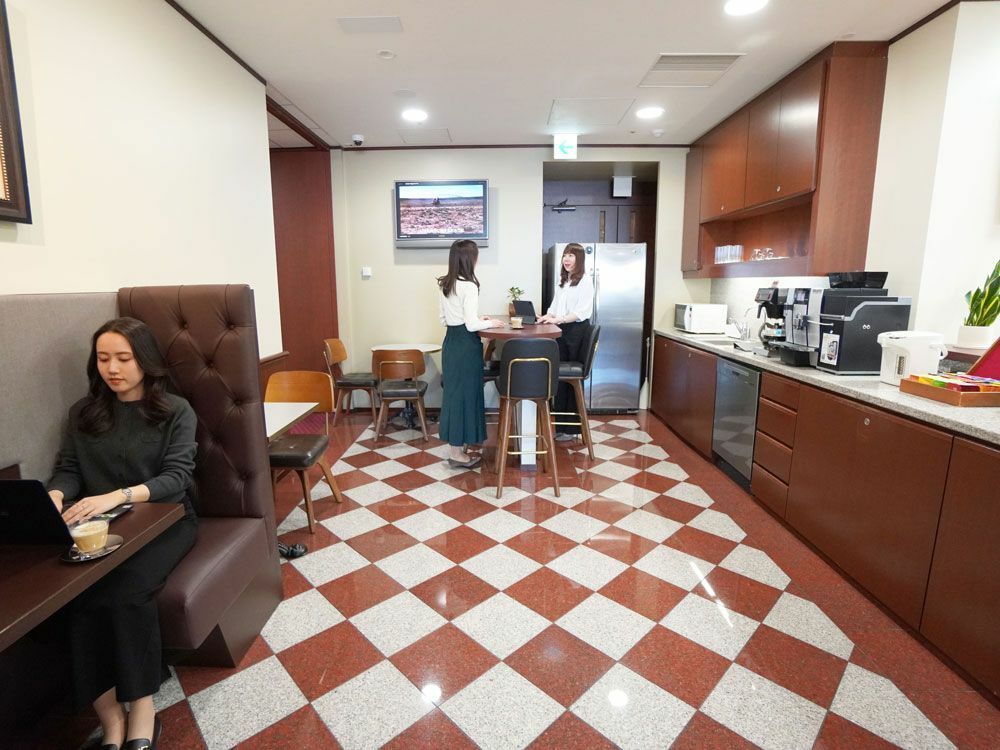 キッチン_軽い休憩や息抜きに最適なキッチン、ご入居者様同士の交流も期待できます