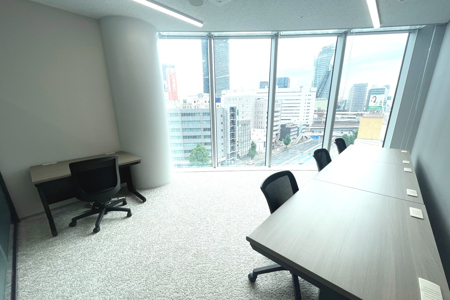 専有部_個室。自然光が入る窓ありのお部屋です。