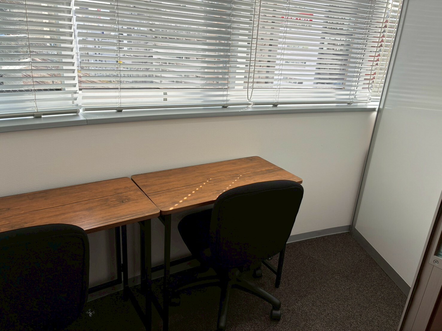 専有部_個室。家具、インターネット環境完備です。