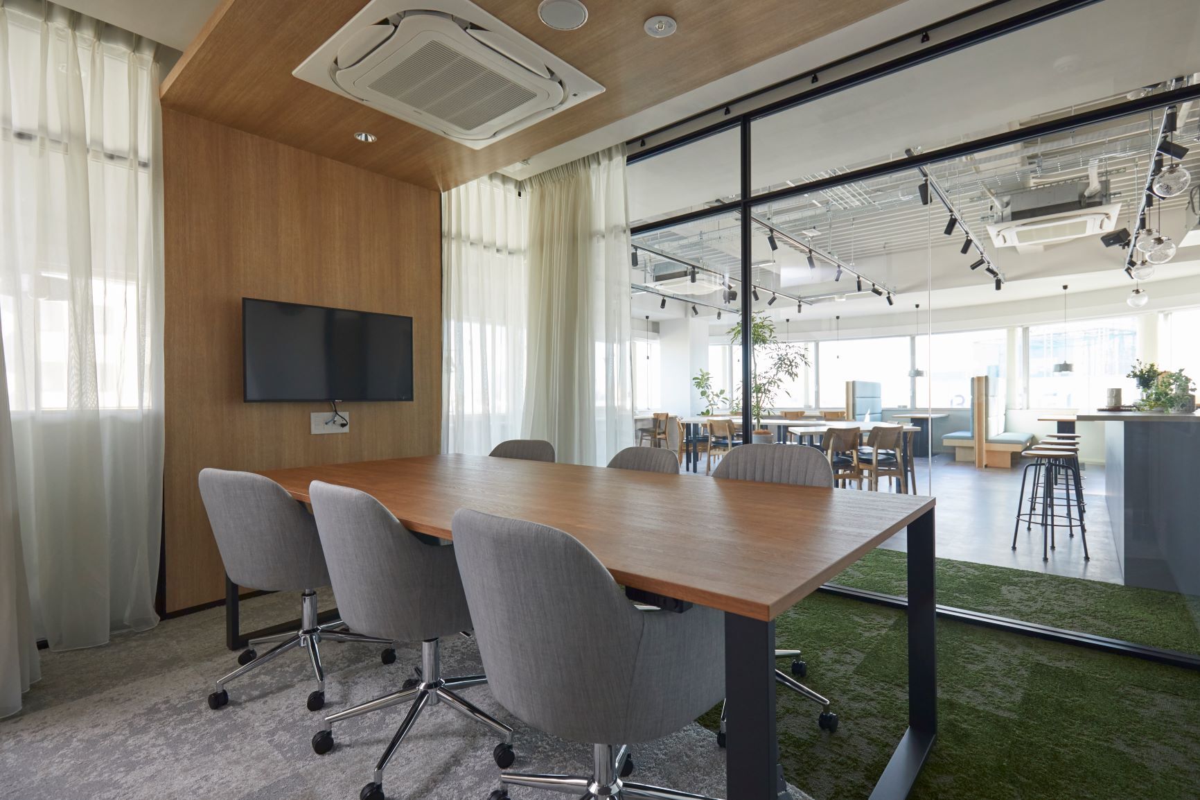 Resize_会議室_78A7060