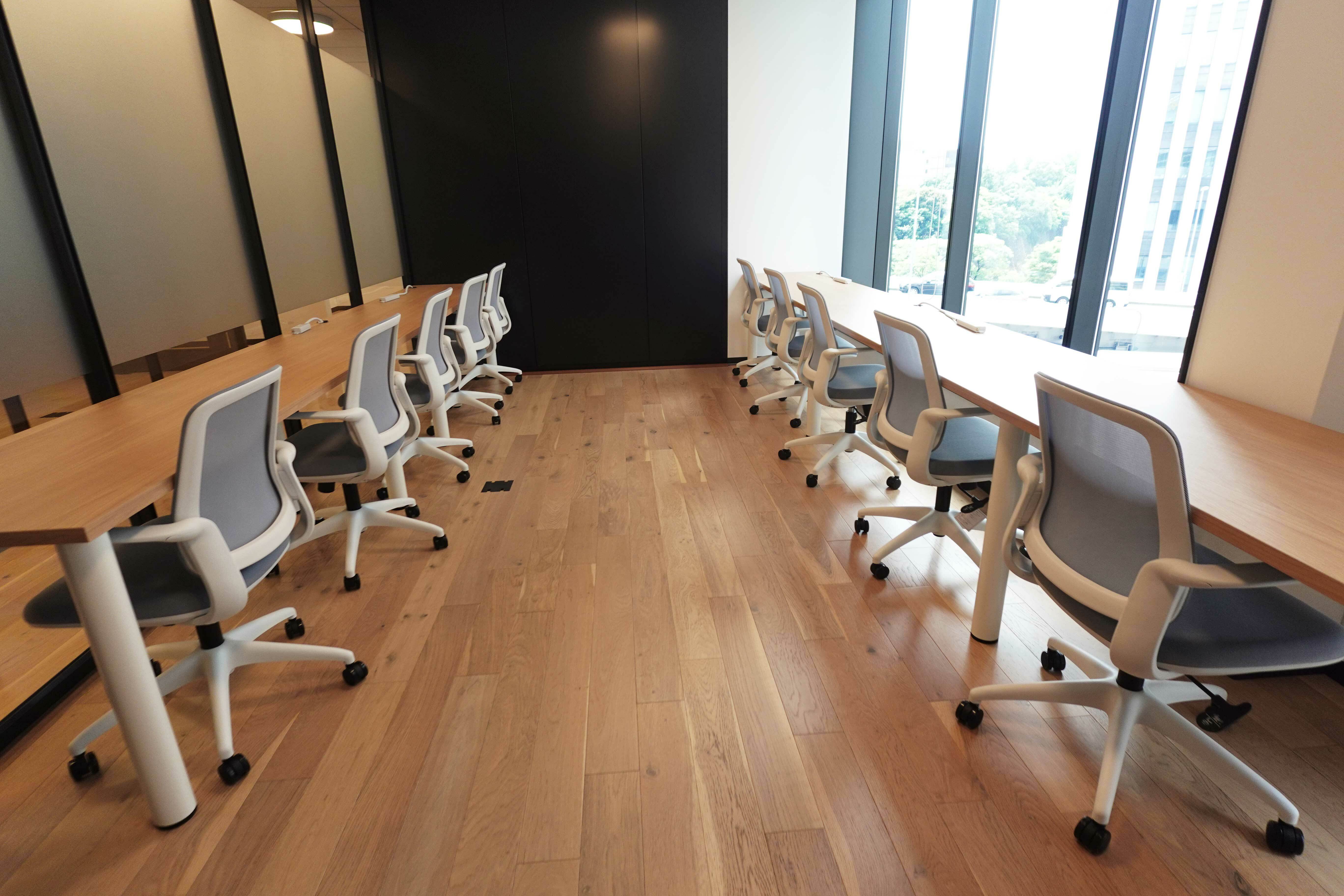 専有部_個室。家具付き、Wi-Fi完備ですぐに作業を始められます。