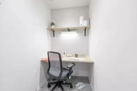 専有部_個室。家具、インターネット環境完備です。※画像はイメージです。©bizcomfort