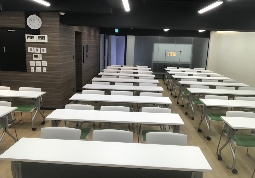 個室_土日祝日や早朝深夜のご利用でも、室料の割増などはございません。