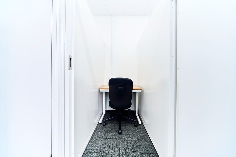 専有部_ブース個室。パーテーションで区切られた1名用の部屋です。