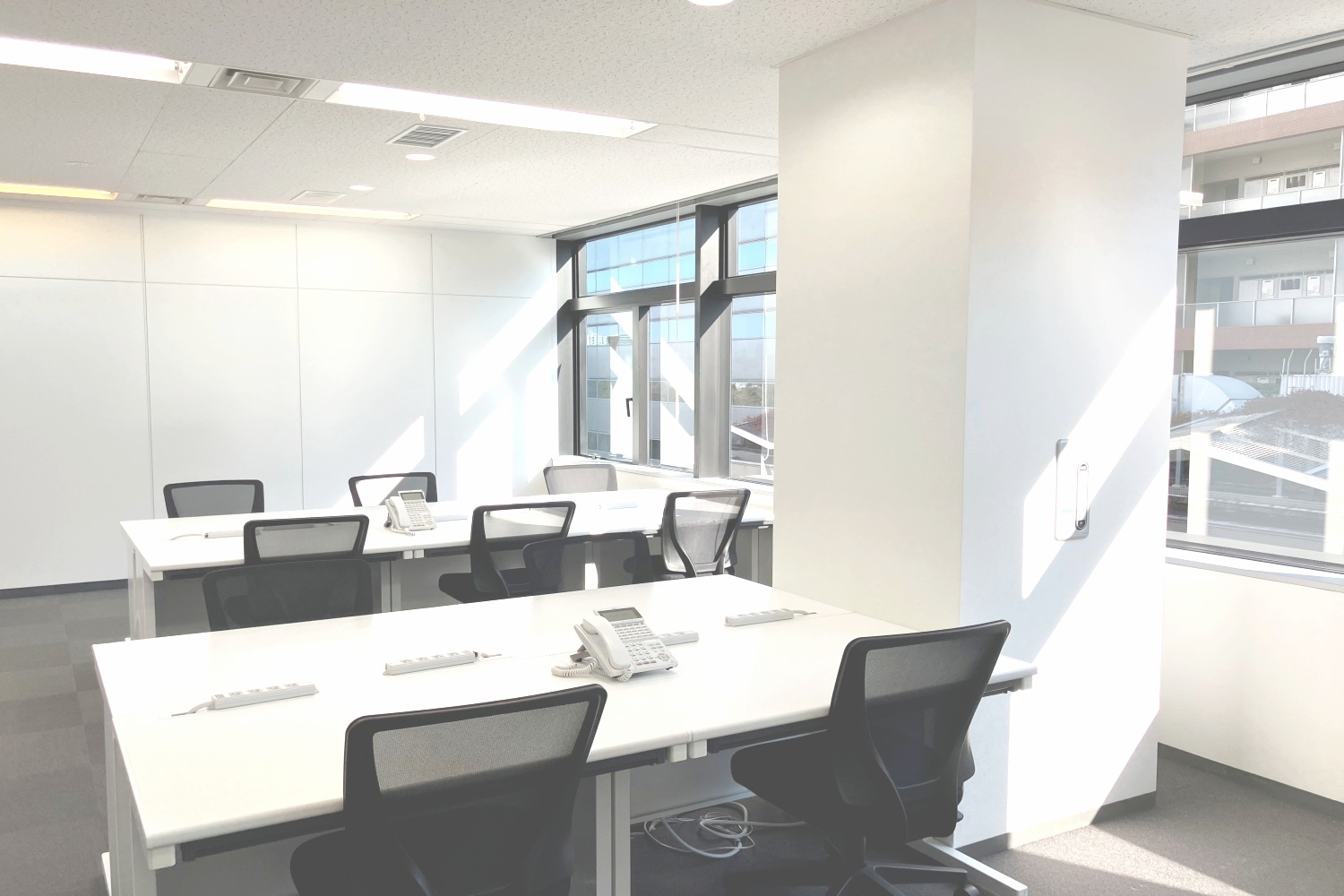 個室_13名用個室。東側に面した明るいお部屋です。