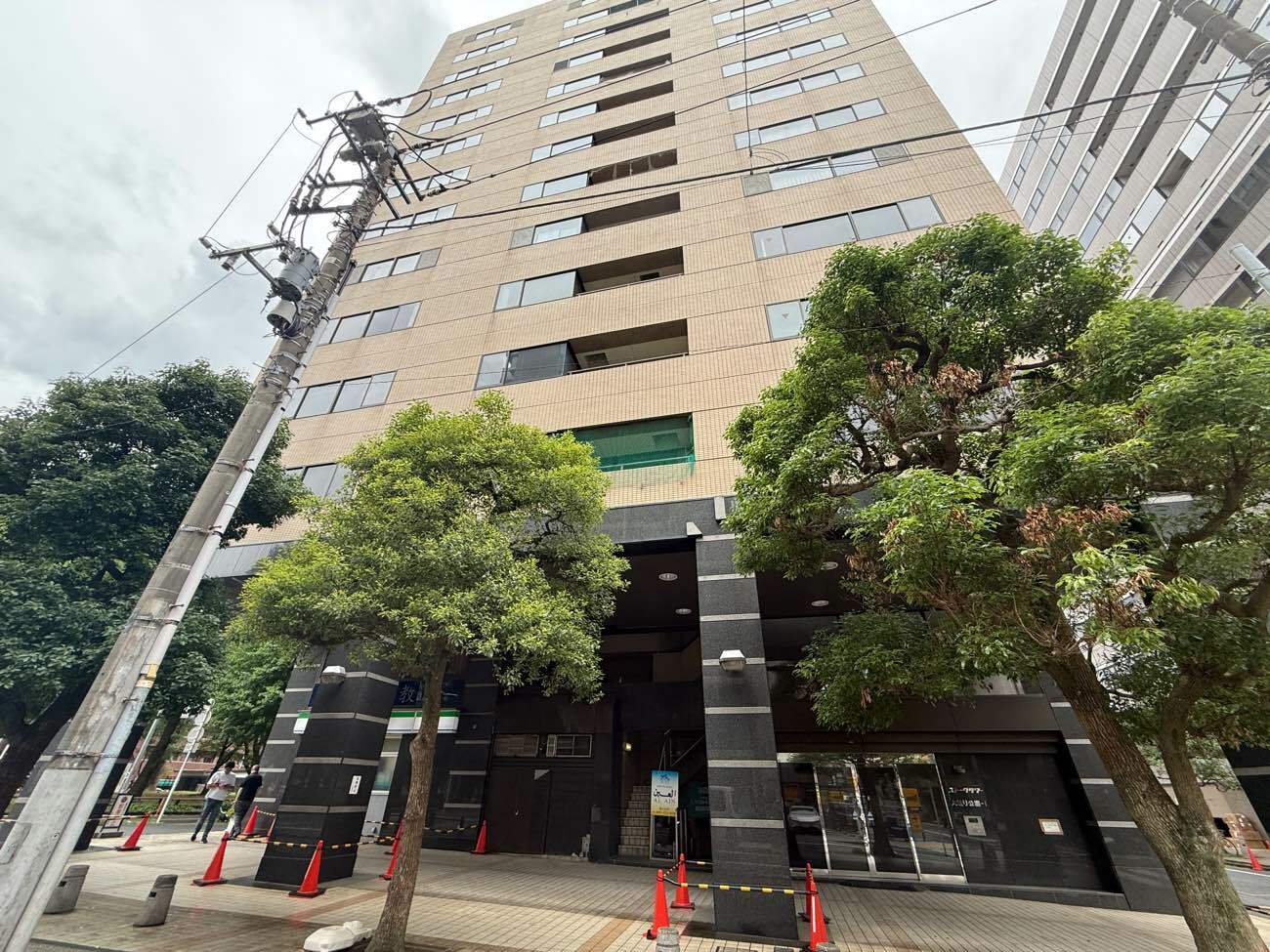 外観_阪東橋駅から徒歩7分、関内駅から徒歩10分です。