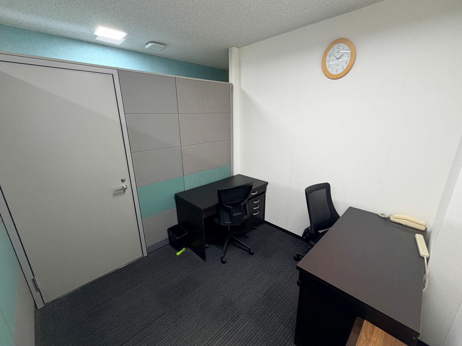 専有部_個室。家具、インターネット環境完備です。