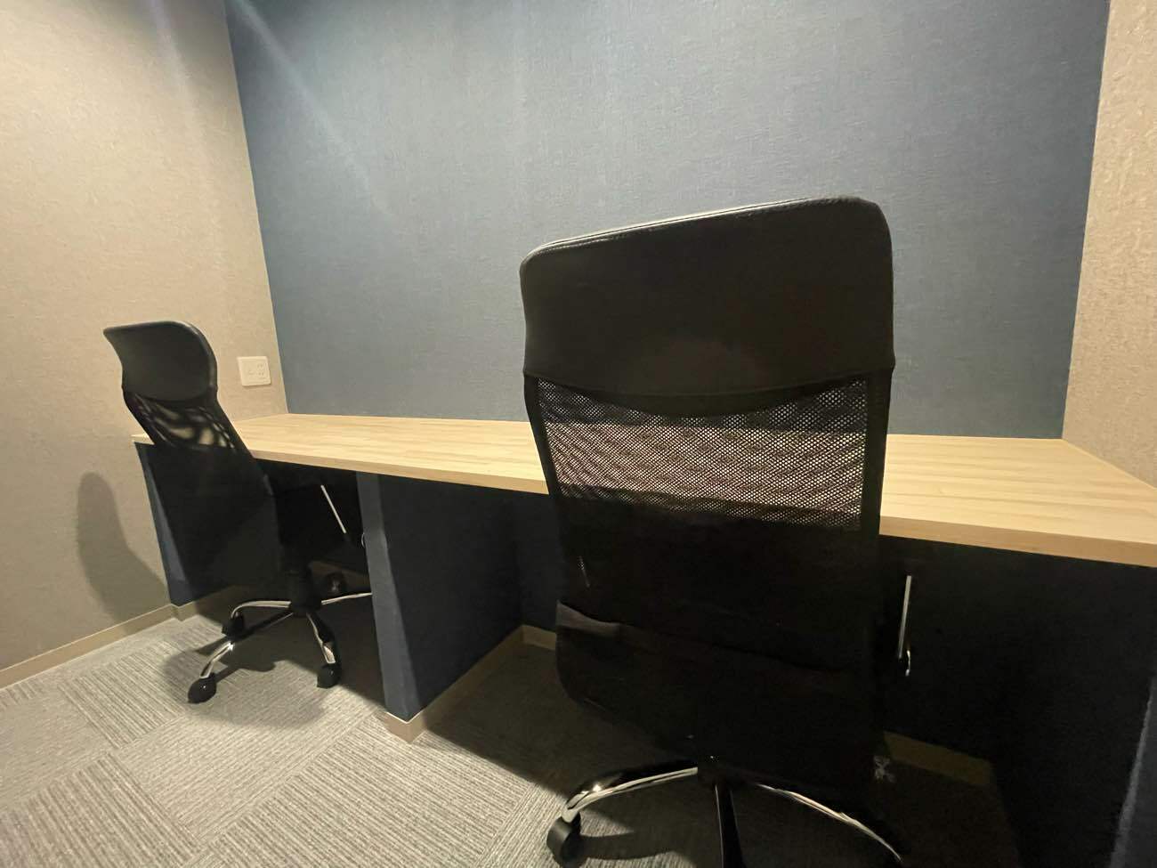 専有部_個室。家具、インターネット環境完備です。