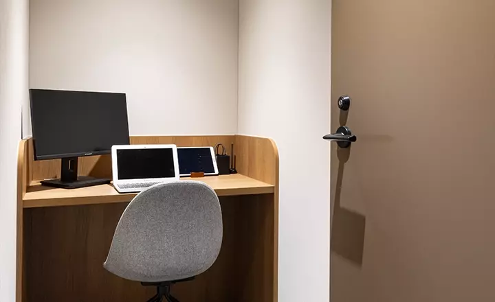 共有部_Webブース。電話やWeb会議に活用できるブースです。※画像はイメージです。ⒸH1O