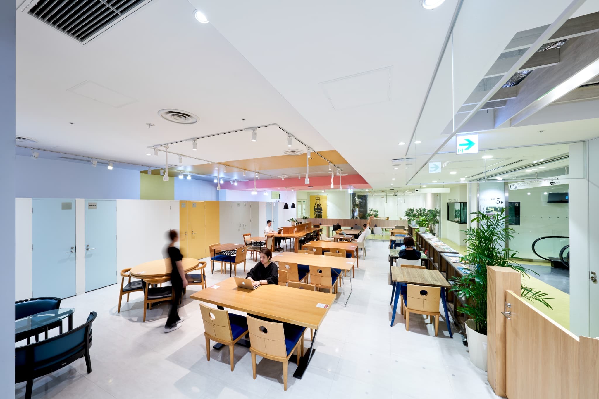 Zero-Ten Park 福岡パルコ店｜天神駅ビル直結。Zero-Ten Parkメンバー様は、ご契約店舗以外の直営店・提携施設のコワーキングスペースを無料でご利用いただけます。