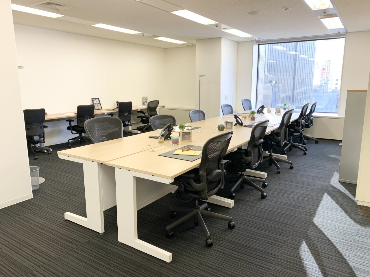 専有部_個室。家具付き、Wi-Fi完備ですぐにビジネスをスタートできます。