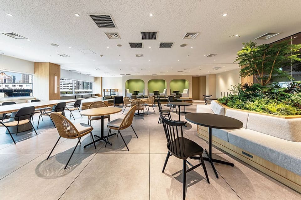 共有部_ビル共用ラウンジ。気分転換をしながら作業したり、リフレッシュすることができます。