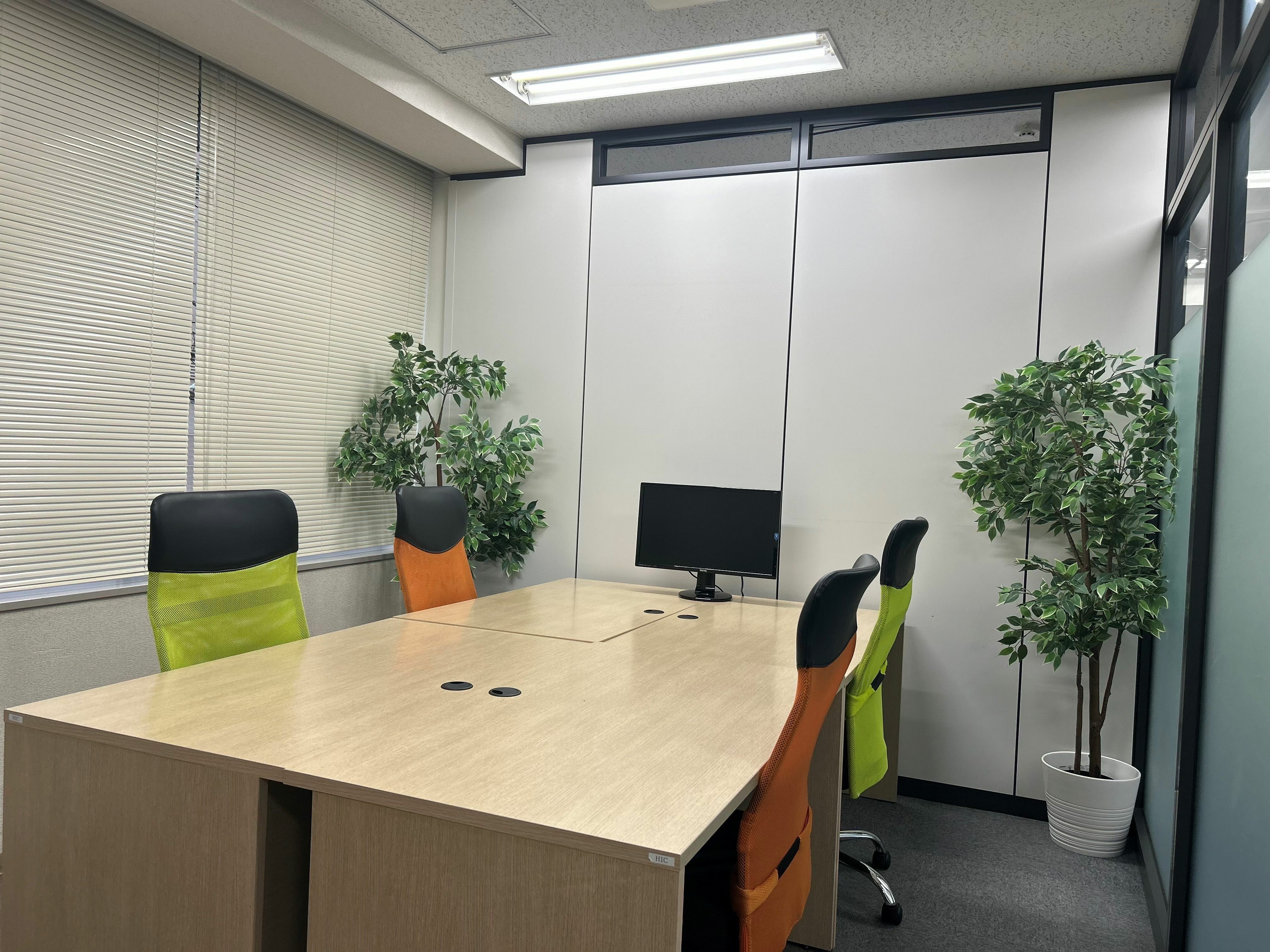 オフィス_広めの個室もあります。