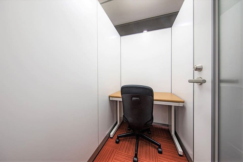 専有部_ブース個室。パーテーションで区切られた1名用の部屋です。