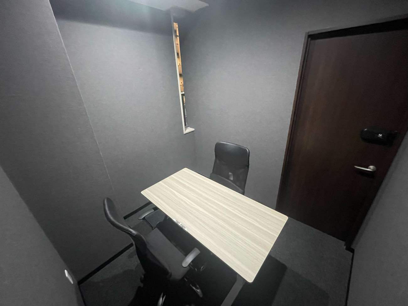 共有部_会議室。会議、面接などに利用できます。