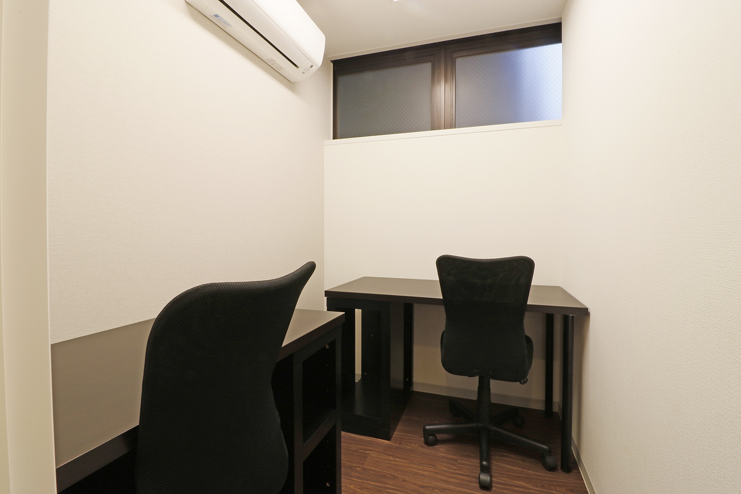 ２名用レンタルオフィス