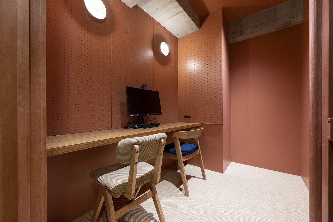 Minamiaoyama-PhoneBoothA-1