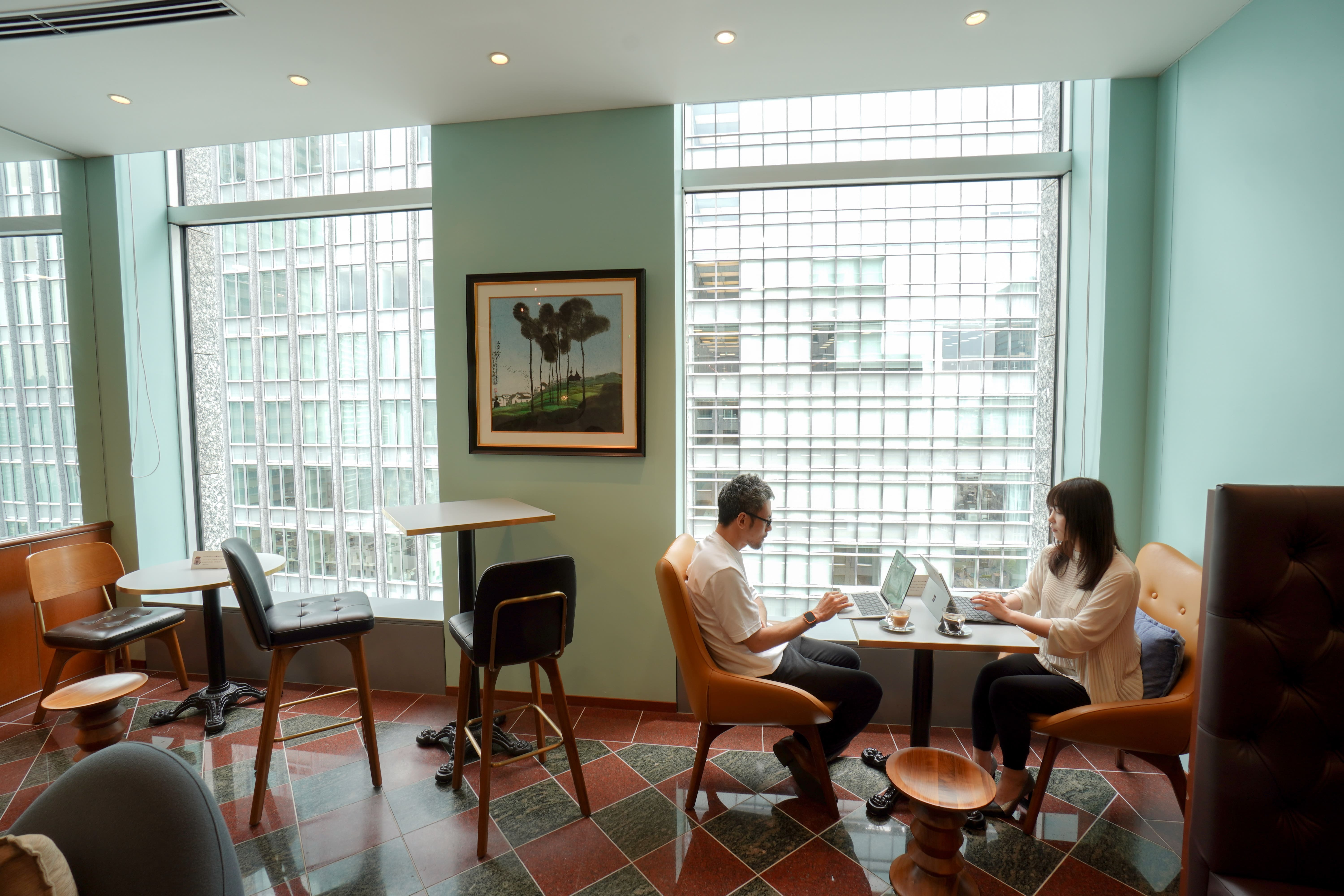 Shiodome_cw_by_window