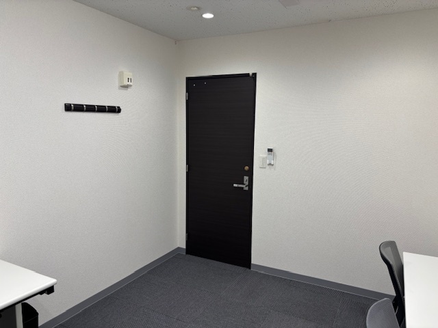 専有部_個室。1名～3名の区画が用意されています。※家具イメージ
