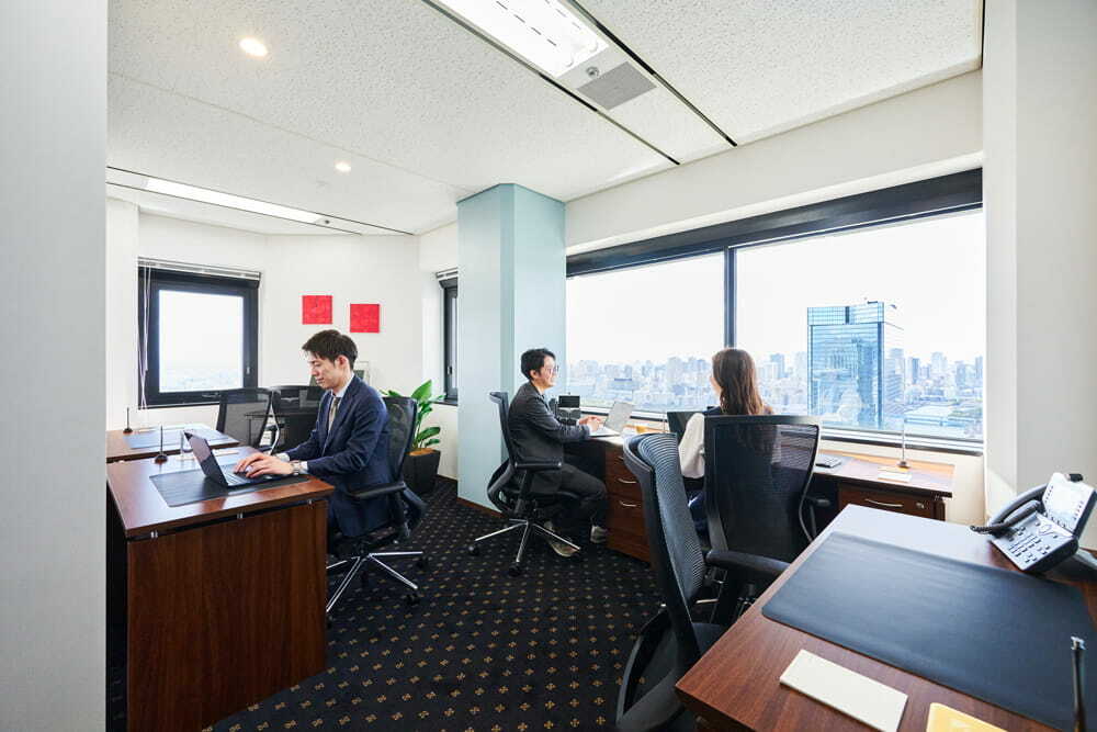 専有スペース_プライベートオフィス。家具、IT設備完備の個室を即日利用開始いただけます。