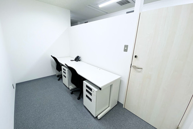 専有部_半個室。家具付きです。