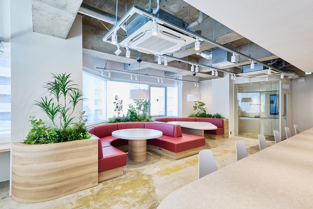 共有部_ラウンジ。自由な席で作業を行うことができます。※画像はイメージです。