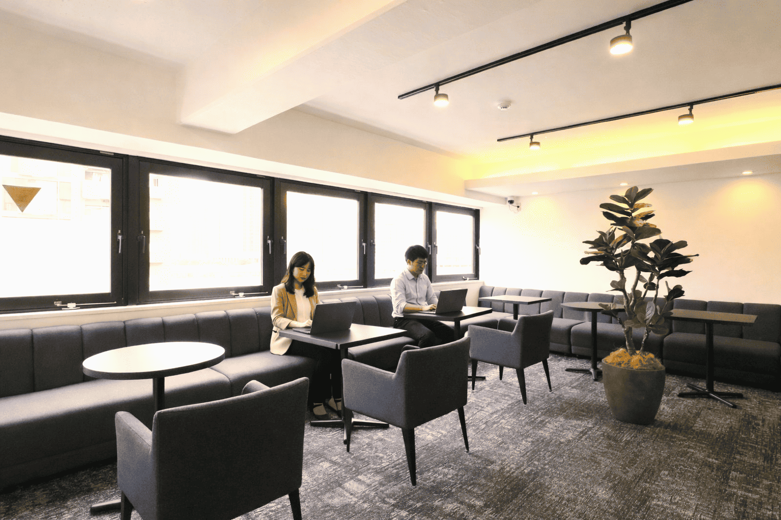 ラウンジ_モデル有