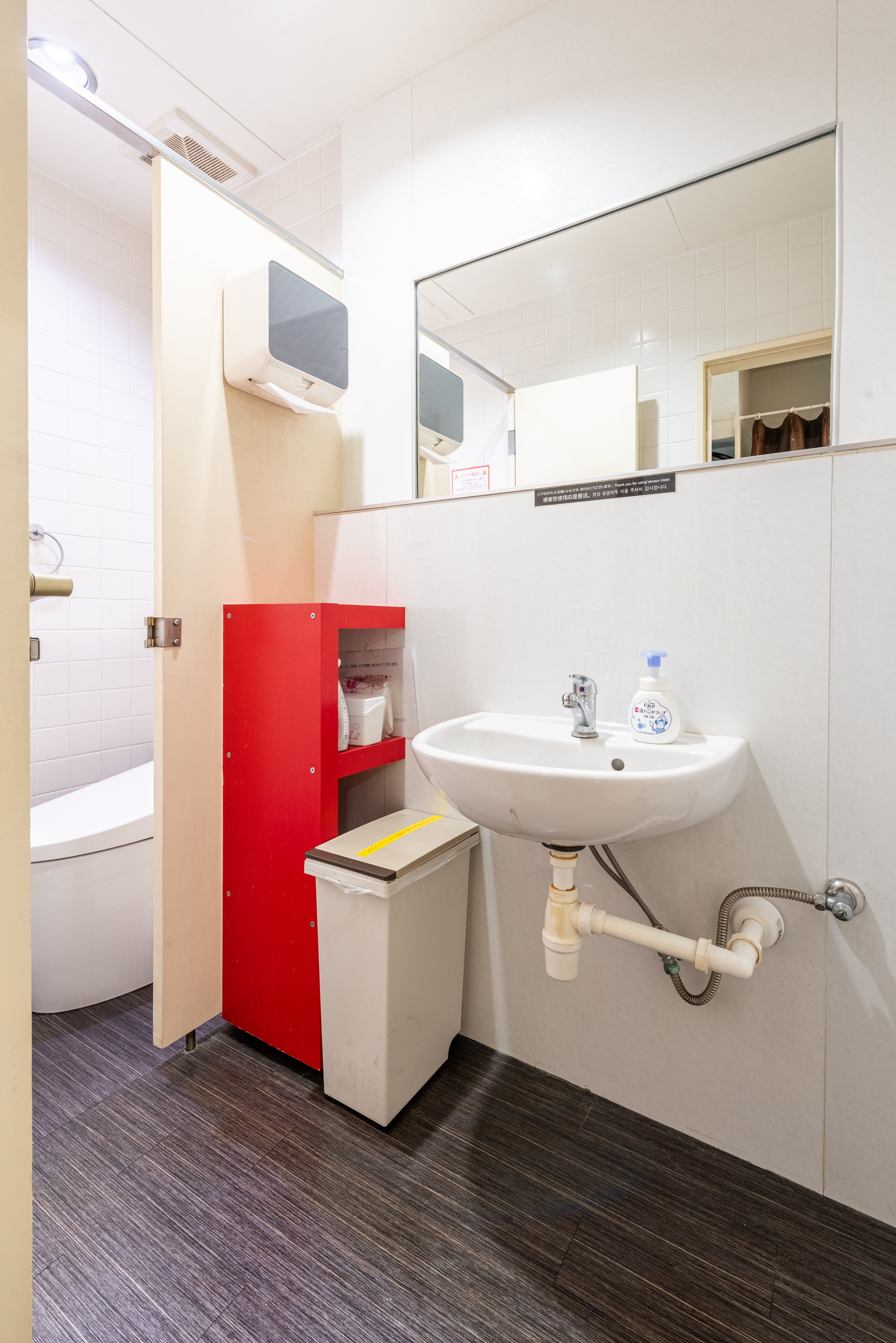 お手洗い_弊社スタッフが清掃行っております。