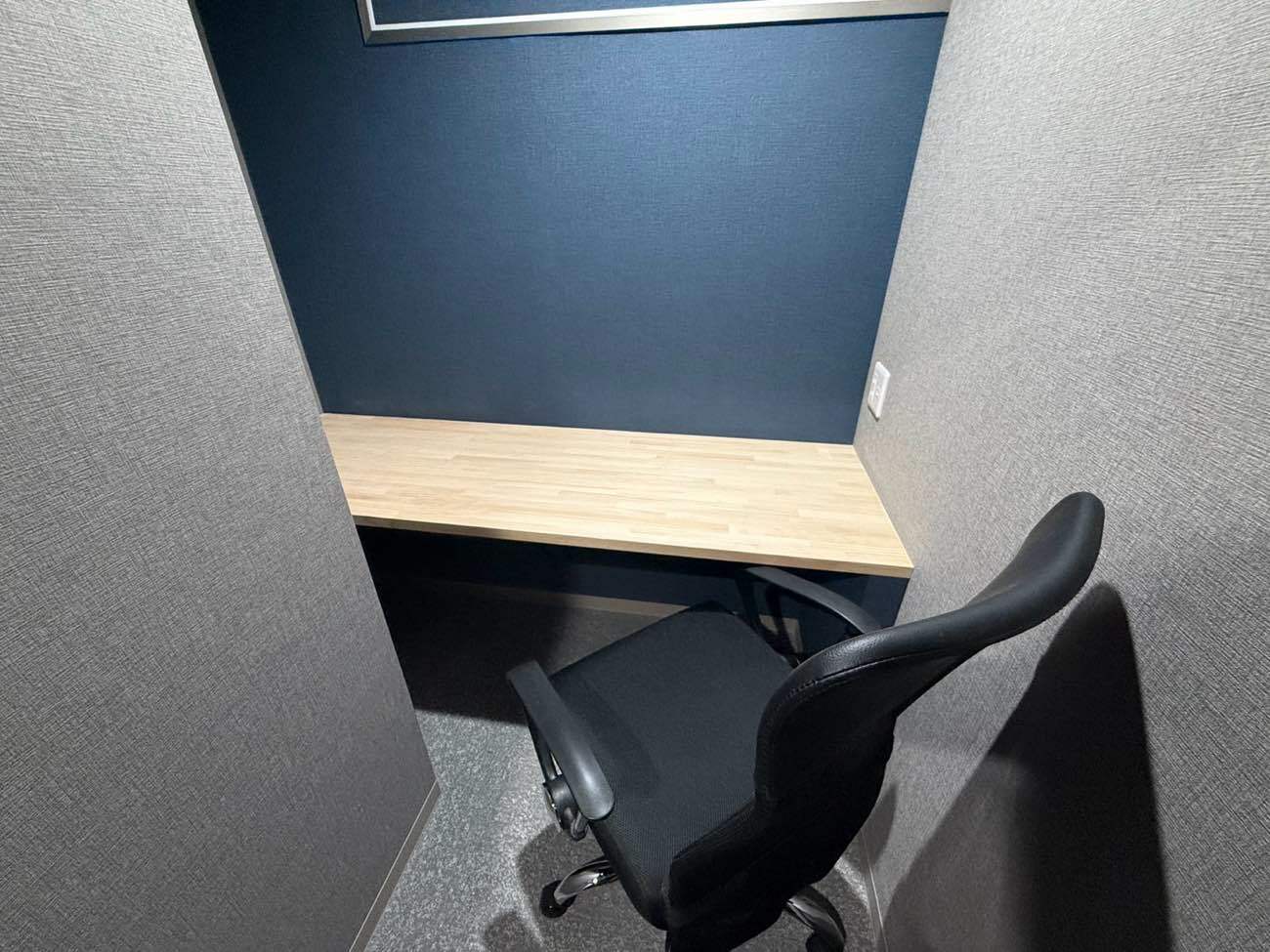 専有部_個室。家具、インターネット環境完備ですぐにビジネスをスタートできます