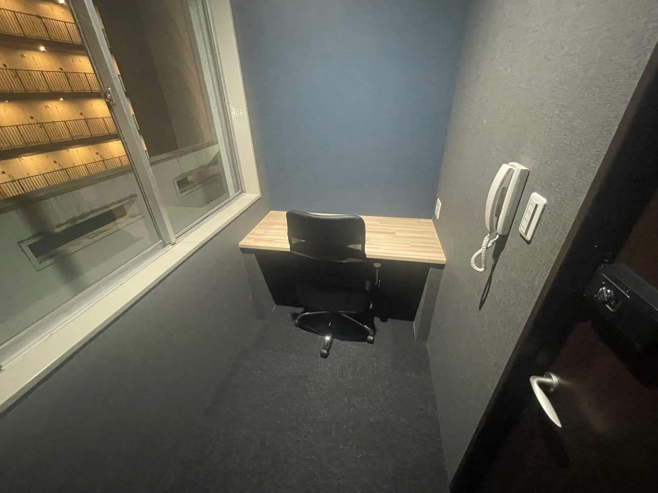 専有部_個室。自然光が入る窓ありのお部屋もあります。