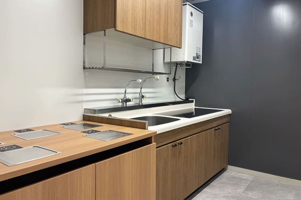 共有部_キッチン。電子レンジを自由に利用できます。