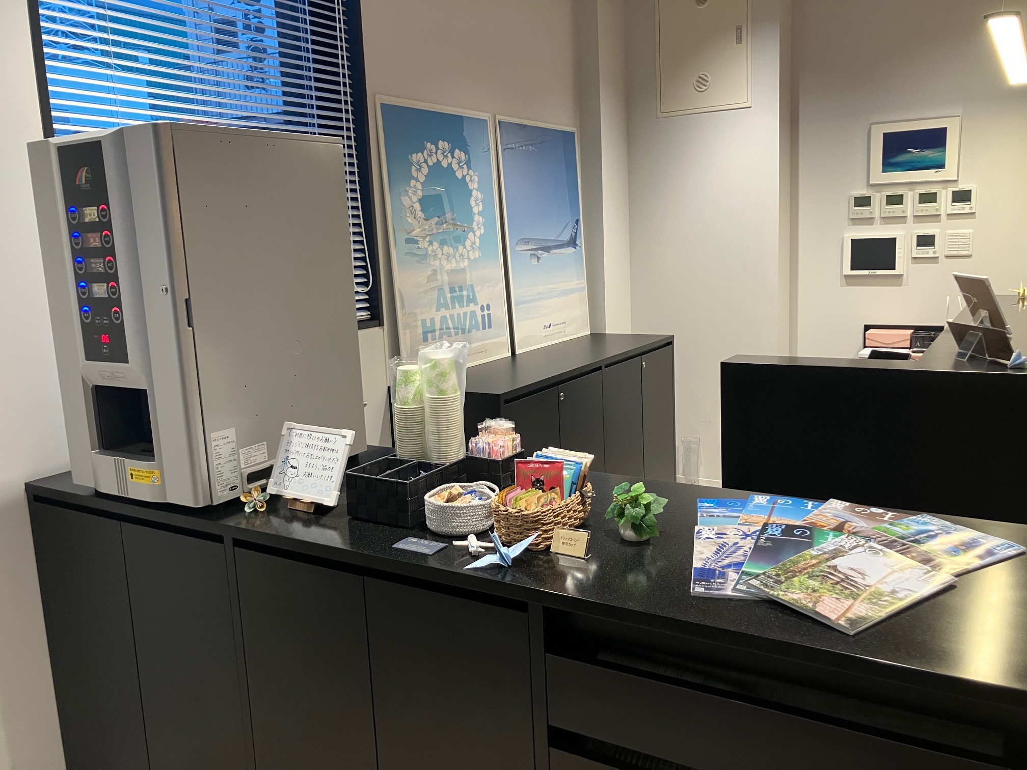 その他_パントリ―。フリードリンクやお菓子を置いています。