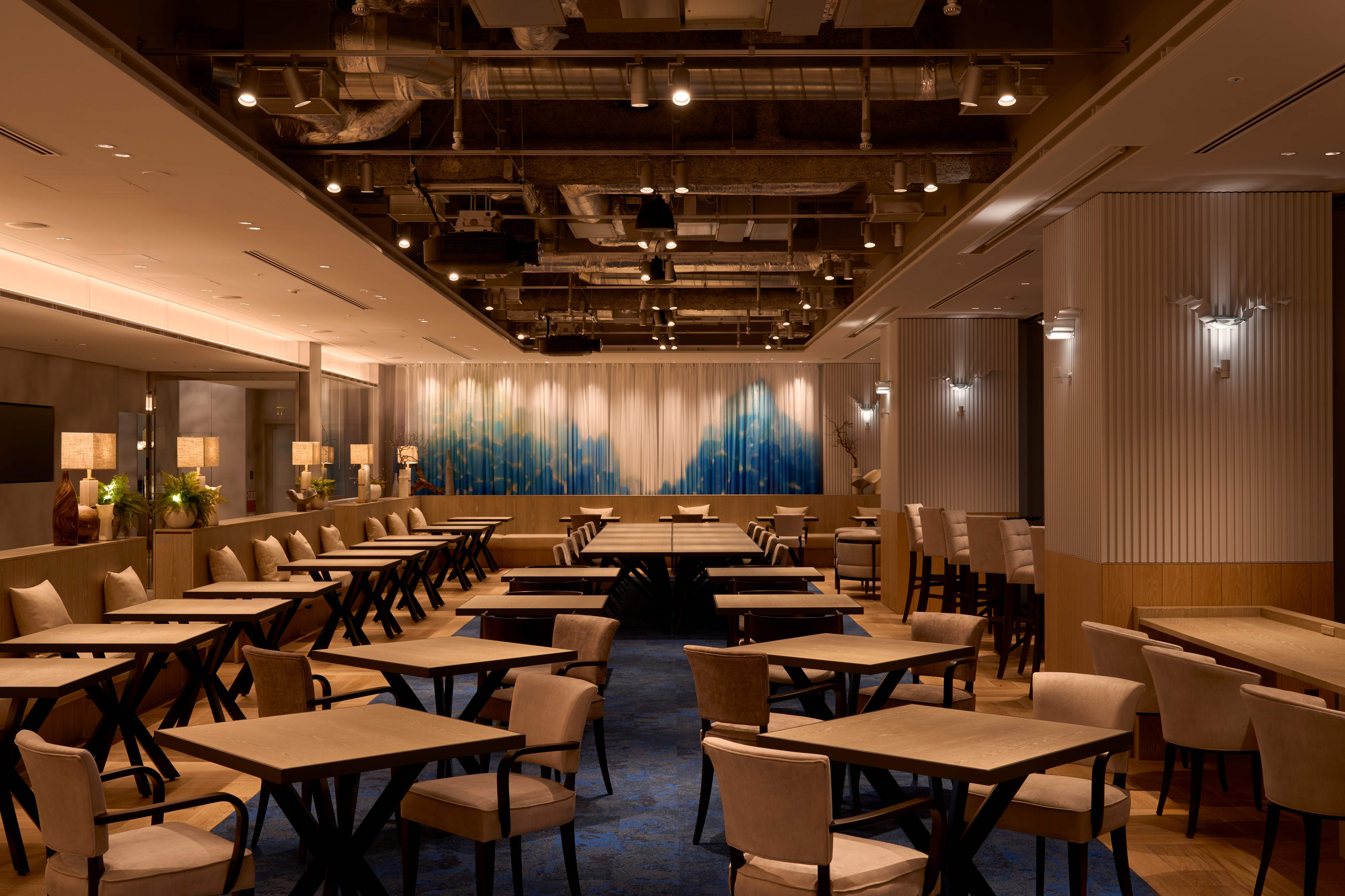 共用部_ラウンジ。グループワークや個人での作業、休憩にも対応したフレキシブルなスペースです。