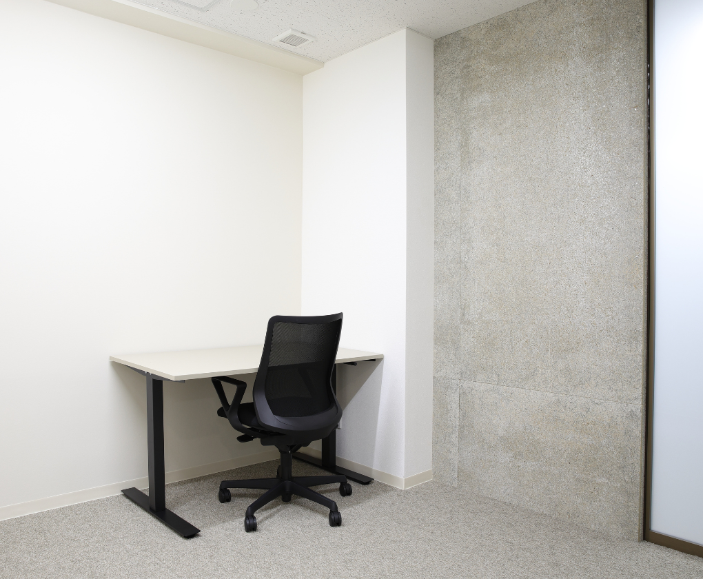 専有部_個室。追加料金なしで法人登記可能です。※家具はイメージです。