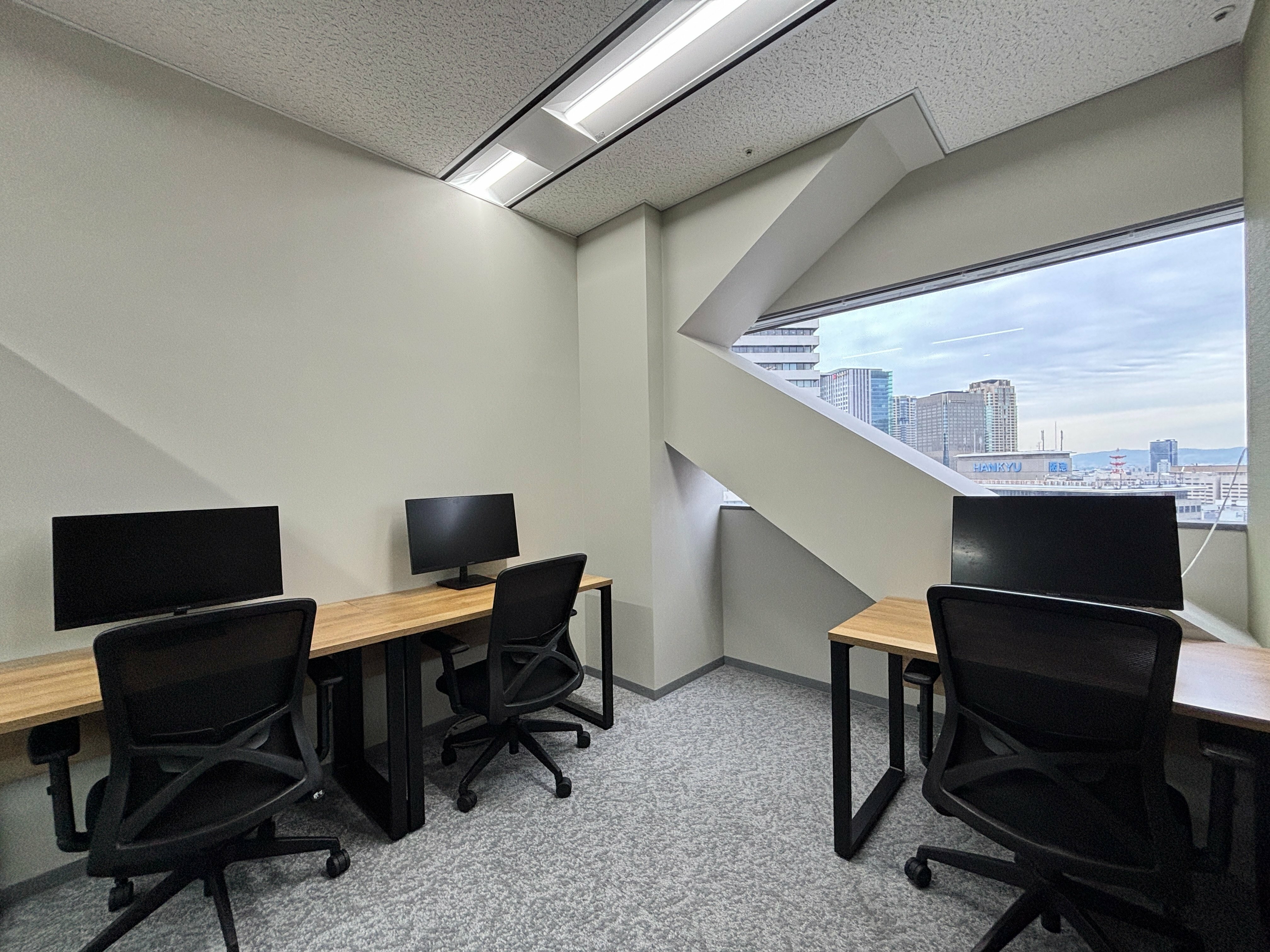 1715_正面_望遠_compressed