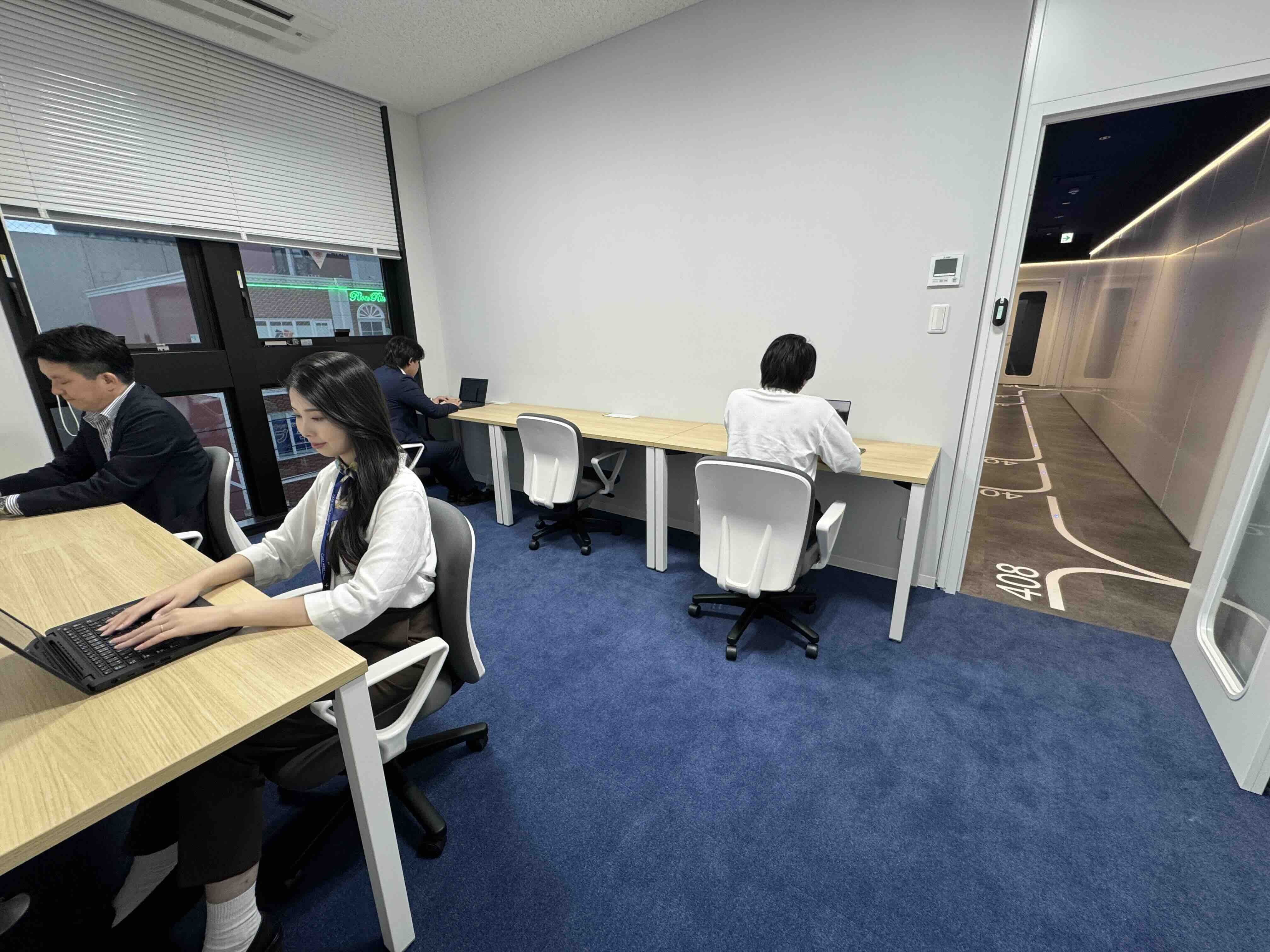 408号室（5名オフィス）高速インターネット利用可能