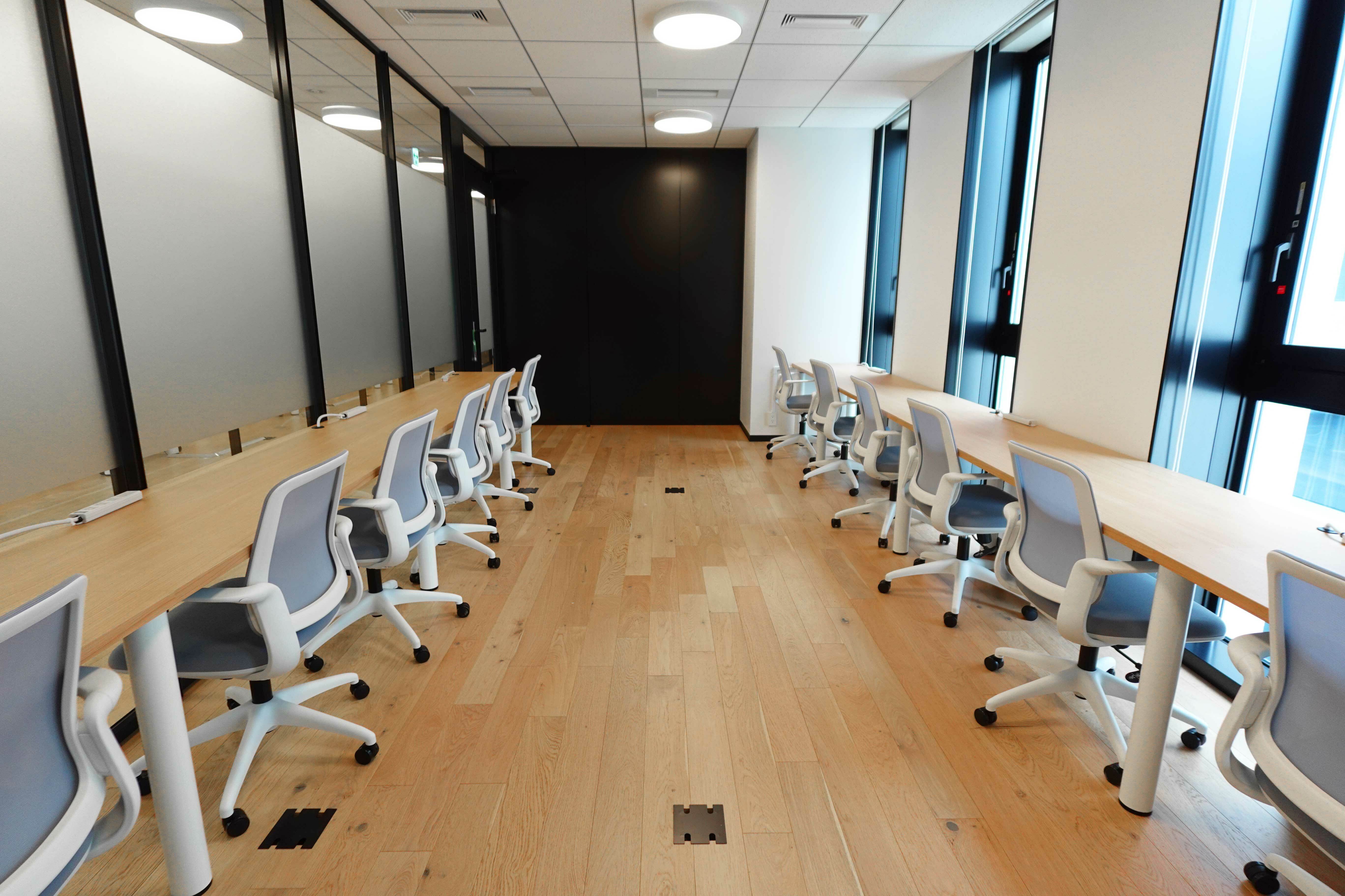 専有部_個室。自然光が入る窓付きのお部屋です。