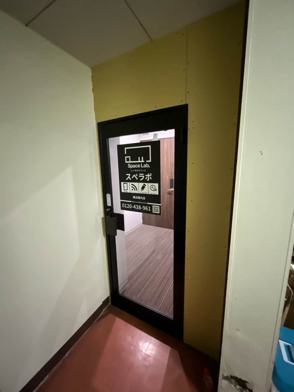 外観_入口。関内駅から徒歩3分に位置しています。